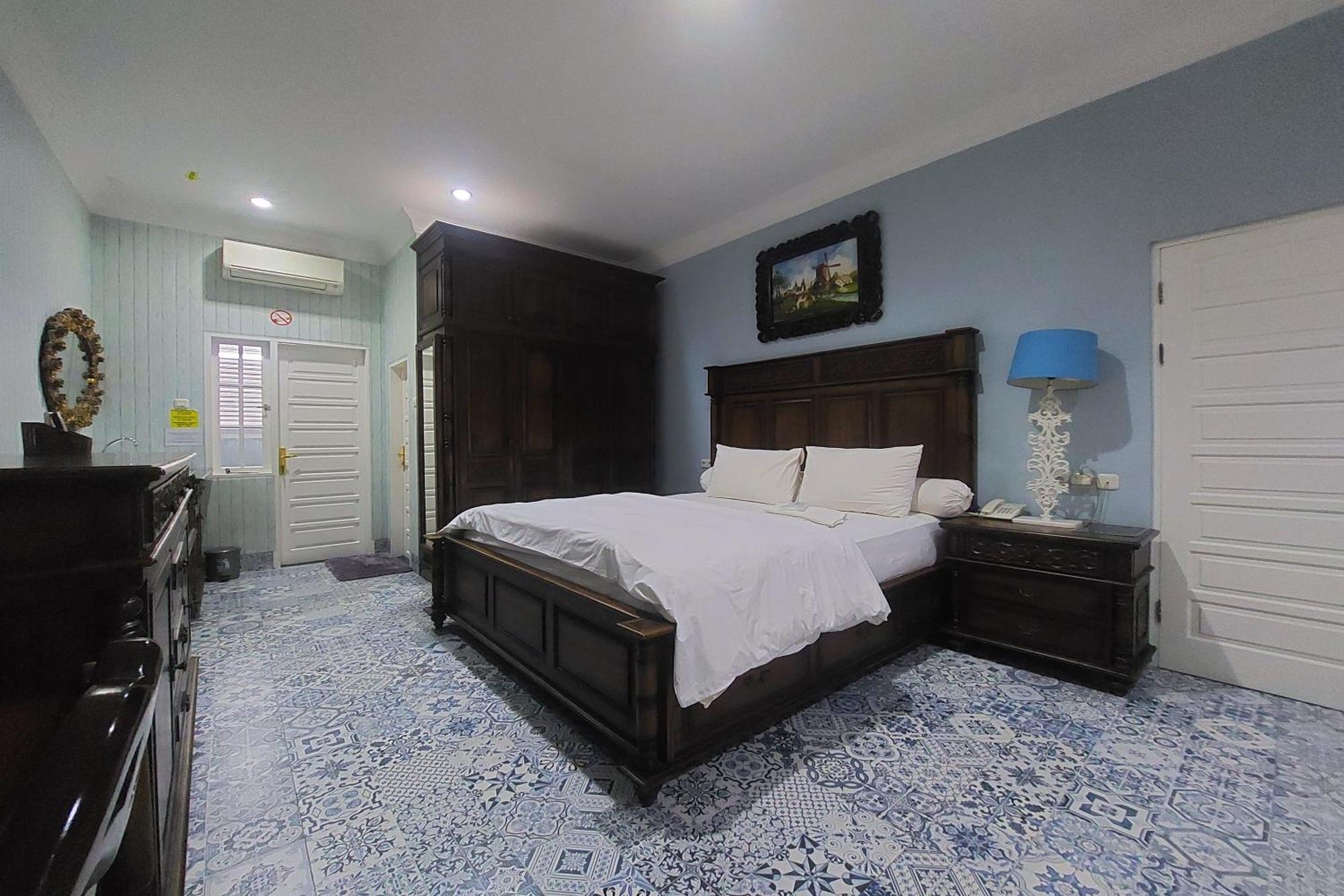 Nonie'S Huis Hotel Medan Exterior photo